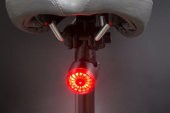 Inteligentne tylne światła rowerowe do wykrywania hamulców IPX4 USB Akumulator IPX4 Wodoodporny