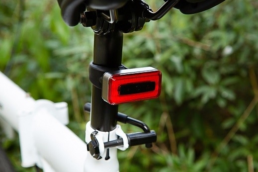 580mAh Inteligentne tylne światło rowerowe COB RoHS LED Lampa tylna rowerowa wodoodporna